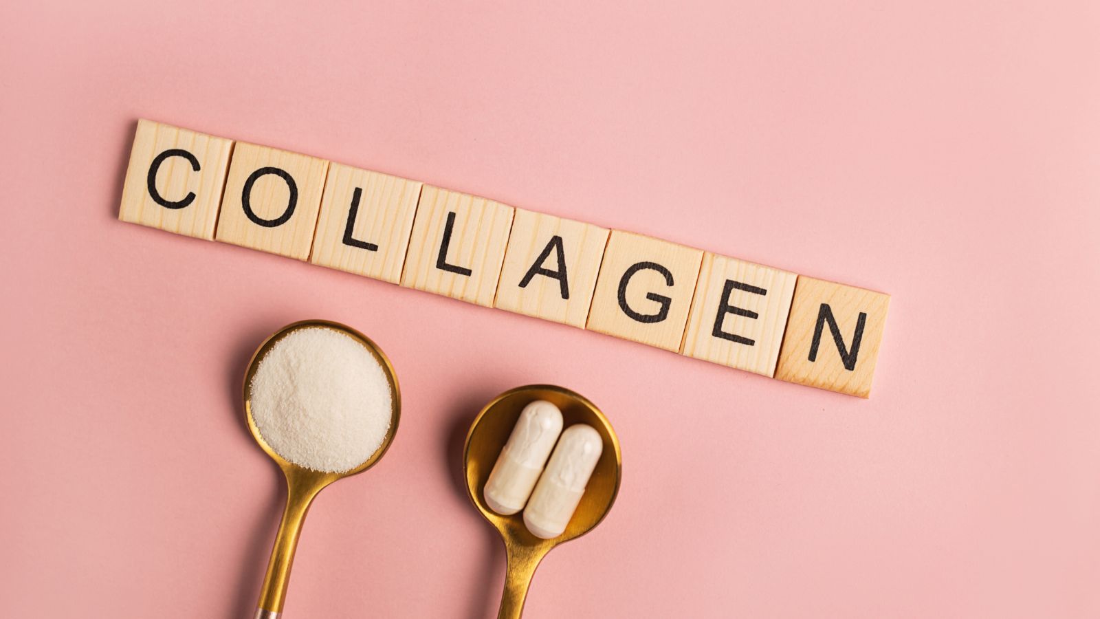 Collagen powder and capsules in gold spoons on pink background.