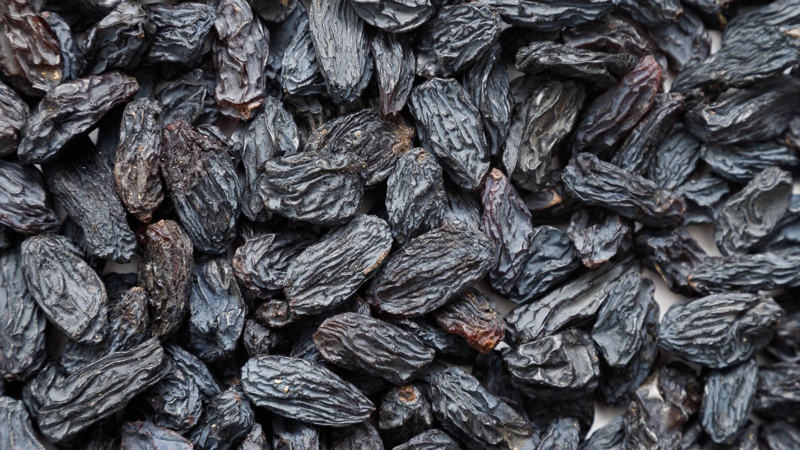 Dried black raisins closely packed together.