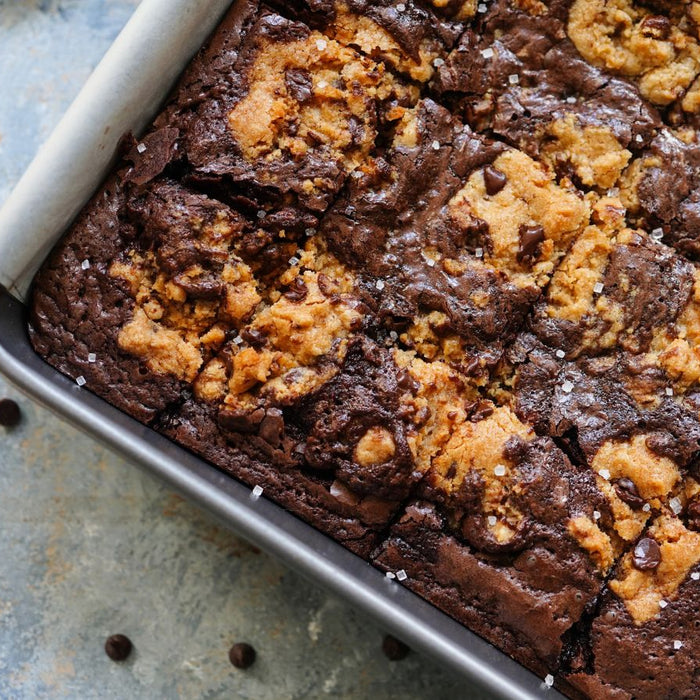 Peanut butter swirl fudge in a baking tray with chocolate chips