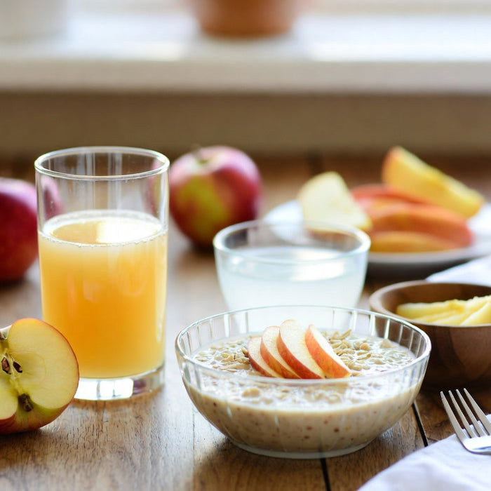 Apple juice with sliced apples and breakfast foods